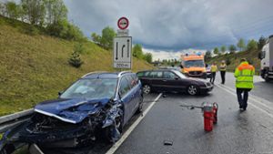 Schwerer Verkehrsunfall: Auto schleudert in den Gegenverkehr